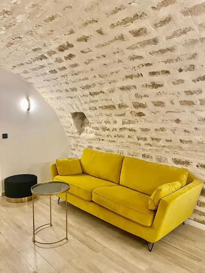 Republique Apartment *